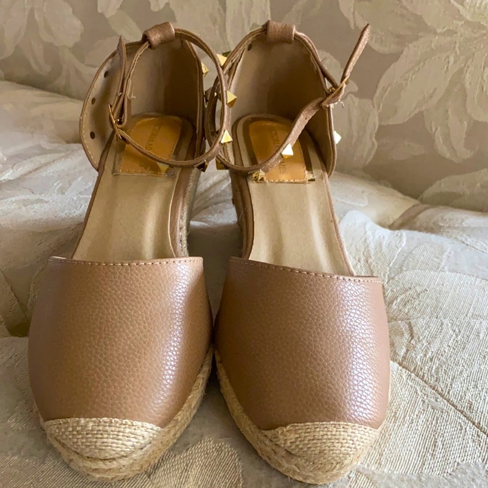 Ankle strap wedge/ never worn